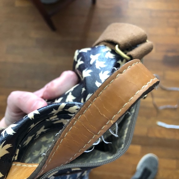 Waterproof Fossil messenger bag - Picture 9 of 12